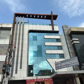 Hotel Cosmopolitan Rooms & Banquet, hotel en Prayagraj