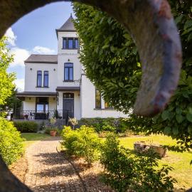 LE MANOIR DE LA VALETTE, Hotel in Florennes