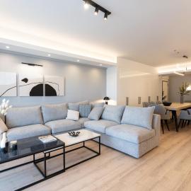 Luxury 4 Bedrooms Apartment Near Flisvos Marina, hotel v destinaci Piraeus
