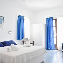 Martinos Studios, Merihas port，基席諾斯的飯店