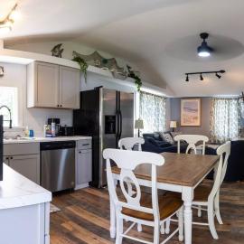 3 Bedroom Pool PlayArea CampFire Cozy Apt, hotell sihtkohas Bar Harbor