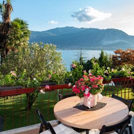 Two Gardens Lake View Apartment, khách sạn ở Verbania