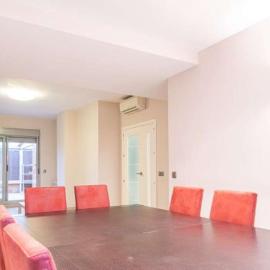 Amplio apartamento a 15 minutos de la Puerta del Sol – hotel w Madrycie