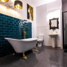 Apartament Pasaż، فندق في غيجيتسكو