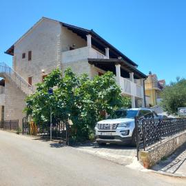 Apartments with parking space Supetar, Brac - 21110