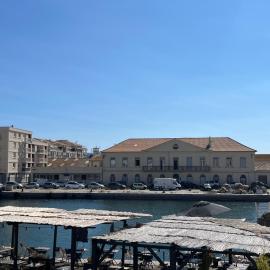 L'Appartement sur quai - en face de la Criée, khách sạn ở Sète