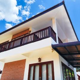 Baan Bhuwann Holiday Apartment: Chaloklum şehrinde bir otel