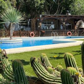 Casa Duende en Villa de Nijar con piscina, מלון בניחאר
