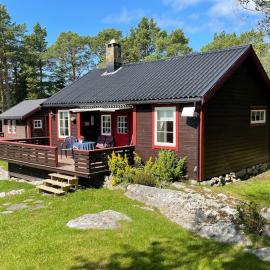 Sjarmerende hytte omgitt av vakker natur, hotel a Molde