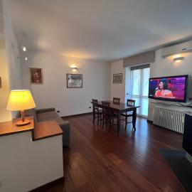 Casa vacanze Attico sul lago di Lecco, a due passi dal centro con posto auto、レッコのホテル