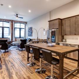 Large 3 bedroom 3 and a half Bath Downtown Condo, hotel in Asheville