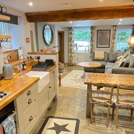 Weavers Cottage, Tideswell, sleeps 6, dog friendly