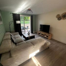 Belle maison familiale proche du lac, hotell i Bourges