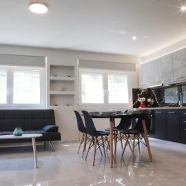 Irene's House, מלון בפרבזה