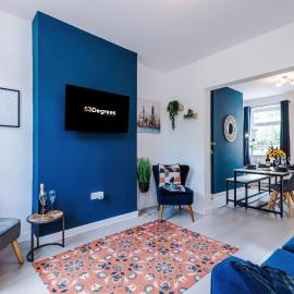 Spacious 3-bed home in Nantwich by 53 Degrees Property - Amazing location, Ideal for Groups - Sleeps 6, Hotel in Nantwich