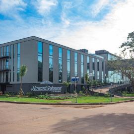 Howard Johnson Plaza La Ribera, hotel in Resistencia