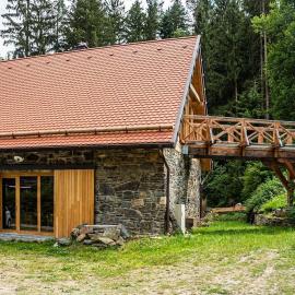 Stodola Ve Žlebě, hotell i Budětsko