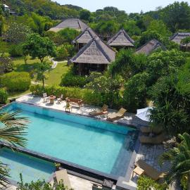 Sunia Loka Bungalows & Dive Center، فندق في بيموتيران