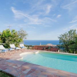 GuestHost - Amazing Apartment with Private Parking & Pool