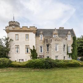 Tulloch Castle Hotel ‘A Bespoke Hotel’, hotelli kohteessa Dingwall