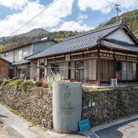 entohouse BAR&GUESTHOUSE, hotel en Nomura