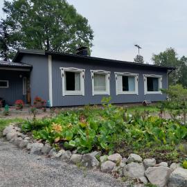 Varakoti Helmeri, hotel in Hirvikoski