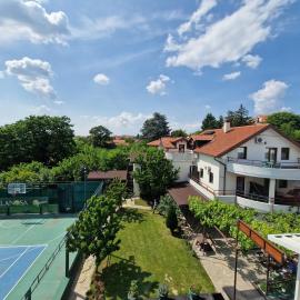 Rooms Green Set, hotel in Belgrade