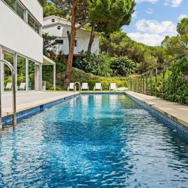 Design villa sea views and lap pool, Hotel in Cabrils