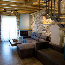 Iris Stone Villa with Jacuzzi, hotel a Tsagarada