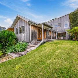 Tranquil Treetop Haven 3BR House with breathtaking views, hotel en Kororo Basin