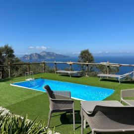 Farm seaview on Capri، فندق في Termini
