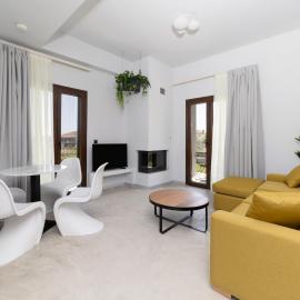 Malathro Olympus Guest House، فندق في Díon