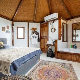 Best view Cosmic cabin In Eco village, hotel i Clil