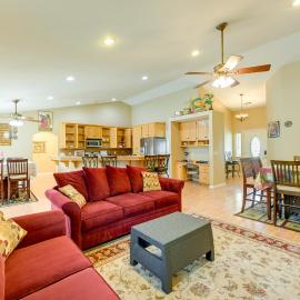 Porterville Getaway w/ Patio + Valley Views!, hotel u gradu Portervil