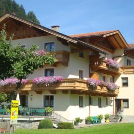 Gästehaus Schwoagerhof, hotel a Fügen