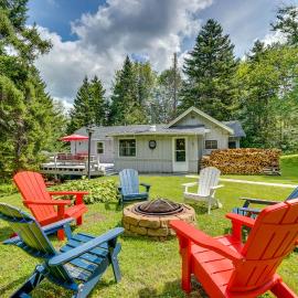 Charming Wilmington Cabin, 8 Mi. to Mt Snow!, hotel di Wilmington