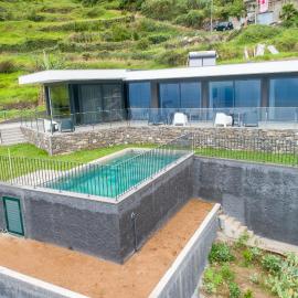 Villa Rocha in Arco da Calheta, отель в городе Арку-да-Кальета