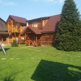Sadiba Pid Skeleyu, khách sạn ở Putyla