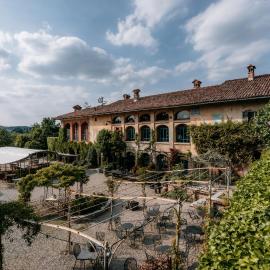 Borgo Casa Scaparone, хотел в Алба