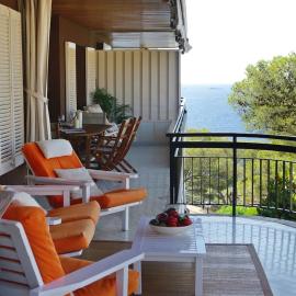 Beach apartment overseeing the sea