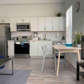 Chic Bungalow Apartment steps from Armature Works & Downtown Riverwalk, hotel in Tampa