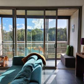 GREEN ROSE Quiet Spacious Lakeside Carpark Exceptional 70m2