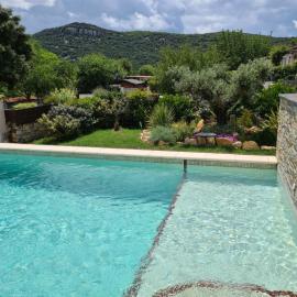 Gîte spa la parenthèse,privatif,sauve,gard,Occitanie、Sauveのホテル