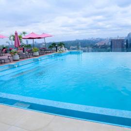 Lucy's Exquisite 2BR Condo-Rooftop pool with City Views at Skynest Residences, hotel u gradu 'Nairobi'