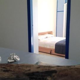 Aegean colors apartment, готель у місті Мірамарі