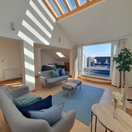 Weekly & Monthly stays in Penthouse for Contractors or Leisure Single or Superking beds available, hotell sihtkohas Birkenhead