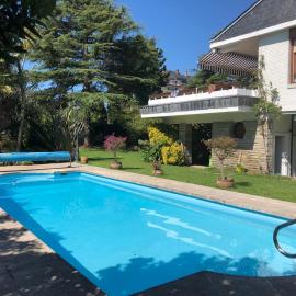 CasaMar Chalet al lado de la playa con piscina privada, jardín y barbacoa, frontón, 6 HABITACIONES, hotel v destinaci Laredo