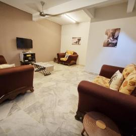 Elephant Home USJ Subang Jaya Paradise Home Staycation near LRT-PH1346, hotel in Subang Jaya