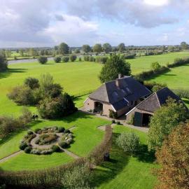 The nicest farmhouse in Holland!, hotel u gradu Epse