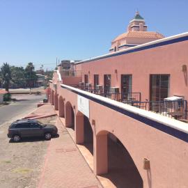Los Jitos Hotel & Suites, hótel í San Carlos